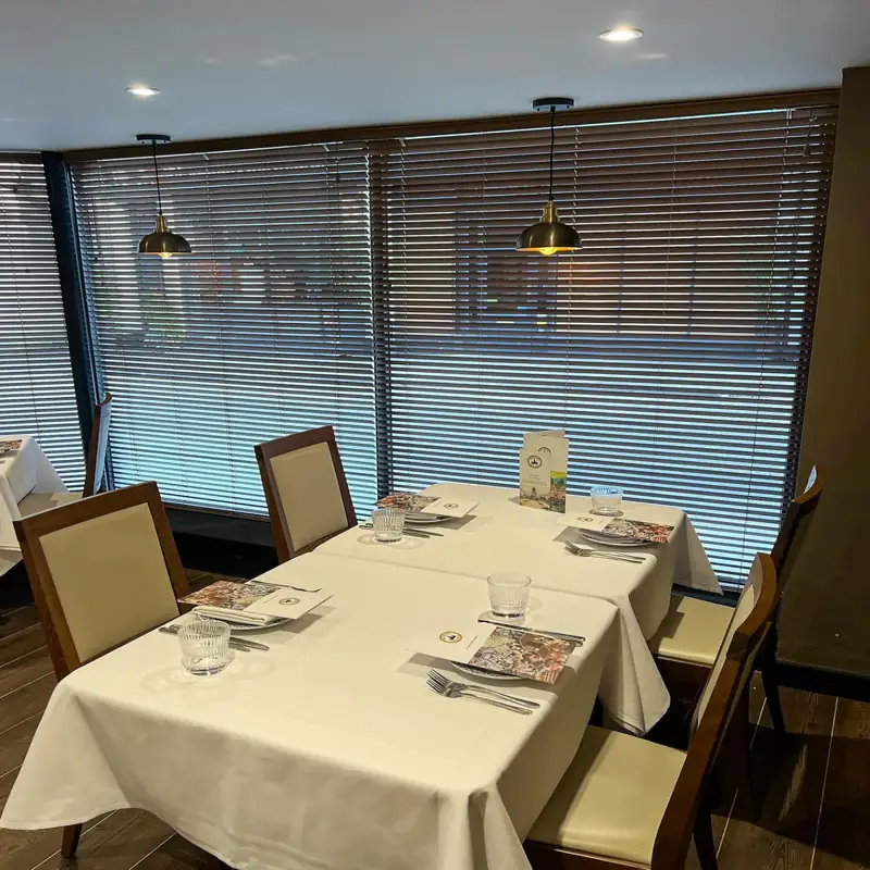 Shop Venetian Blinds For Restaurants Dubai